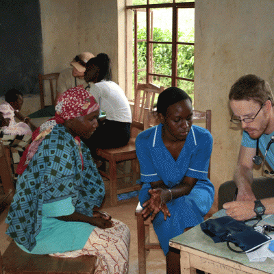 volunteer-at-medical-camp